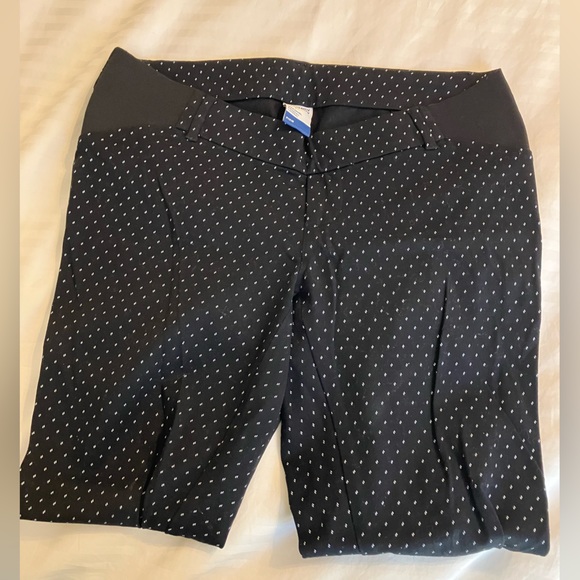 Old Navy Maternity Pants Small - Picture 2 of 3